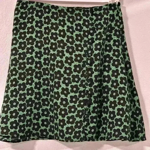 159. Urban Outfitters Women's Green and Black Skirt - Picture 8 of 9